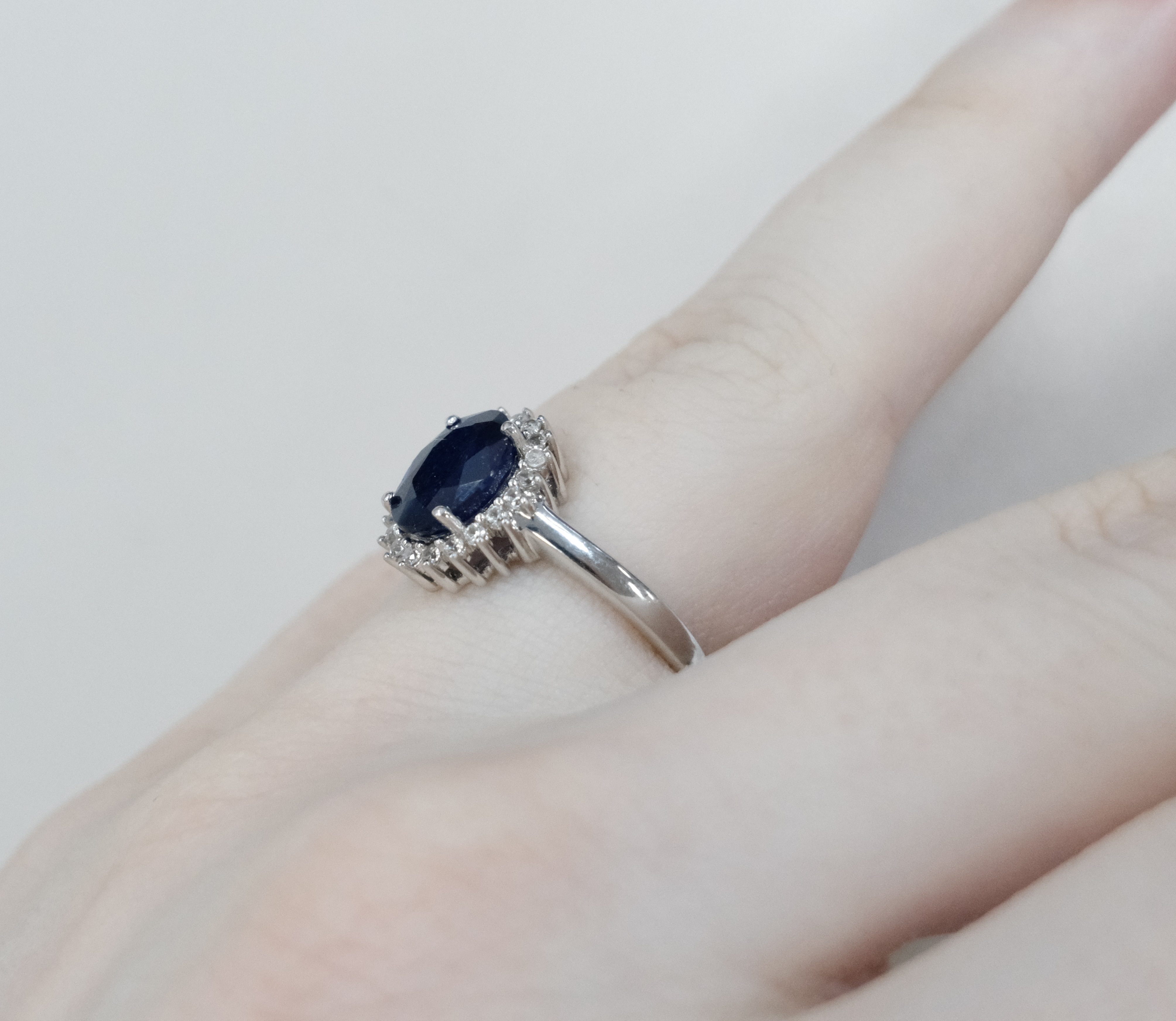 Серебряное кольцо с сапфиром